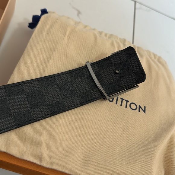 LOUIS VUITTON MENS BELT REVERSIBLE (2 STYLES) - Picture 11 of 15